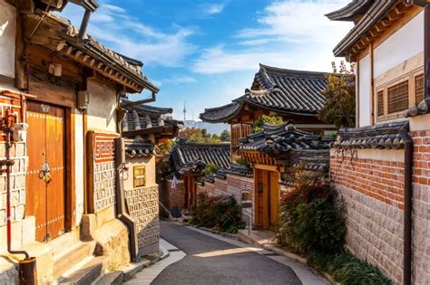 “The Village of the Moon” : An Enchanting Korean Tale about Hidden Villages and Moonlight Magic!